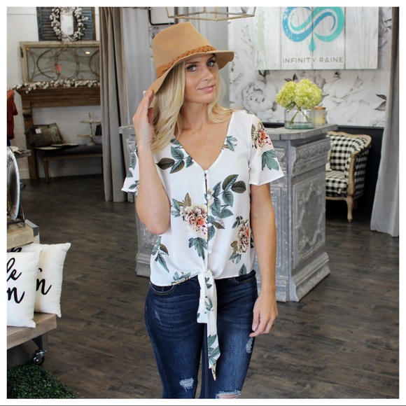 ✨LAST ONE✨White Floral Tie Front Top - Picture 2 of 4